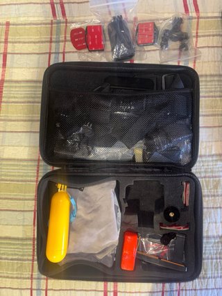 GoPro HERO10 Black + Cargador + Baterías + acces.