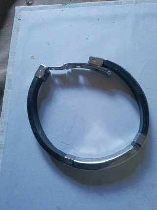 Pulsera de titanio negra y plateada