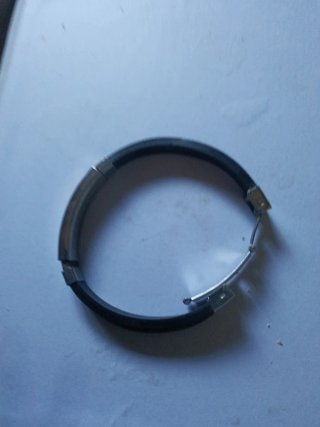 Pulsera de titanio negra y plateada