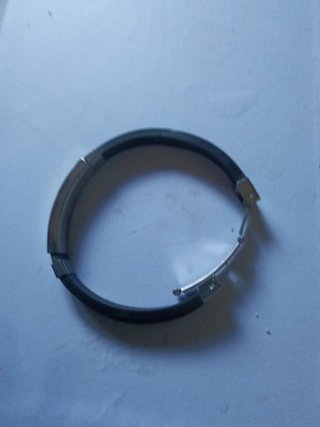 Pulsera de titanio negra y plateada
