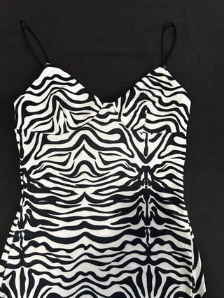 Vestido Breskar Animal Print Negro y Blanco