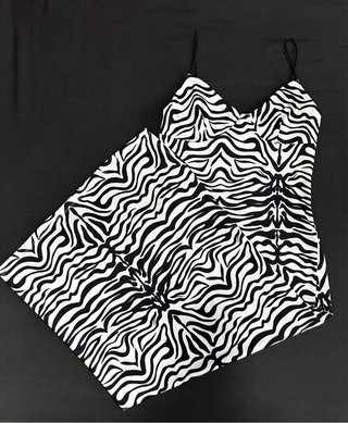 Vestido Breskar Animal Print Negro y Blanco