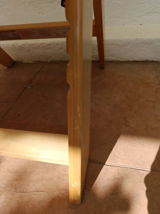 Trona de madera
