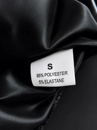 Chaqueta Negra Brillante Nueva
