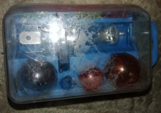 Cajas repuestos coches vintage años 70-80