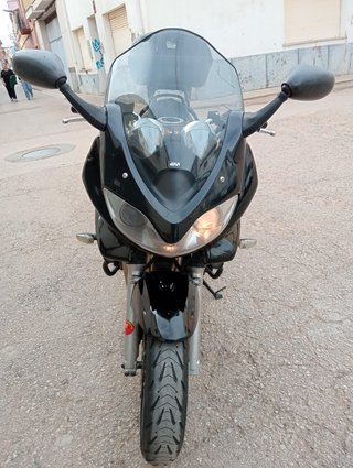 Suzuki GSF 600S Bandit Negra