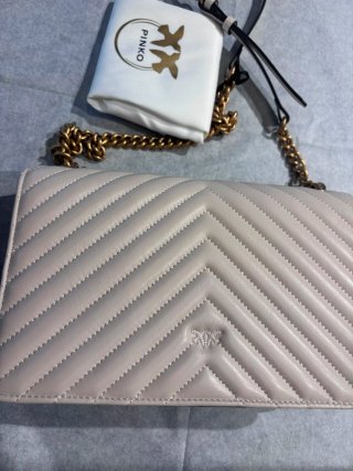 Borsa Love one classic chevron Pinko . Colore bian
