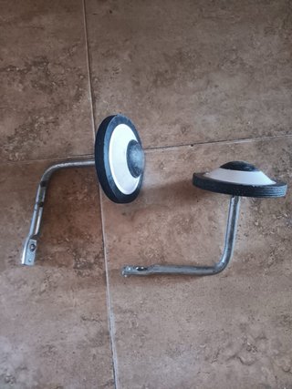 Bicicleta infantil roja y negra