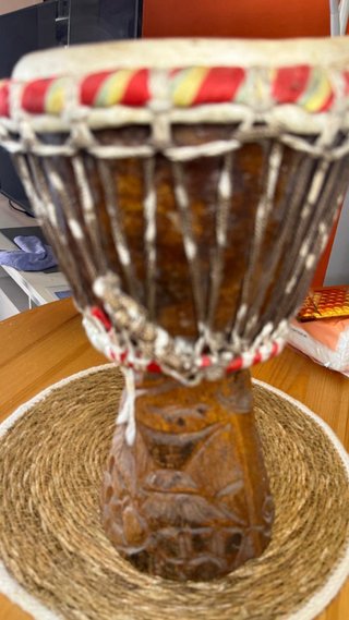 Timbal africano de madera
