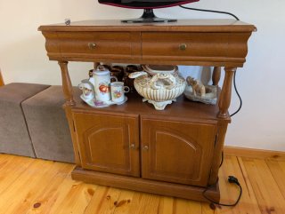 Mueble auxiliar madera con cajones y puertas