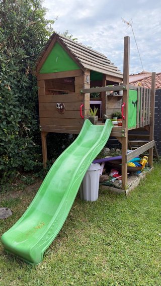 Parque infantil madera con tobogán