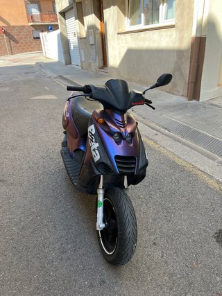 Beta Ark Scooter Morado y Negro