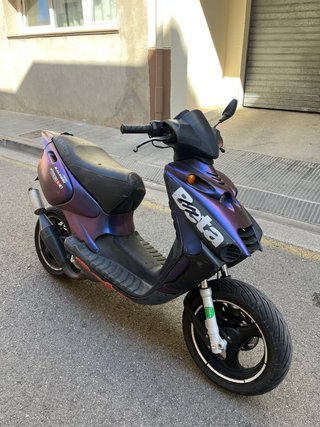 Beta Ark Scooter Morado y Negro
