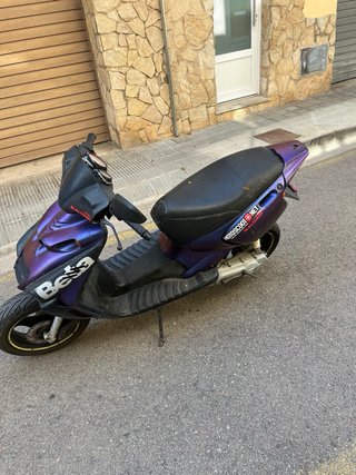 Beta Ark Scooter Morado y Negro