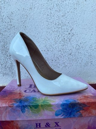 Zapatos salón blanco,Mari Paz, charol , talla: 36.