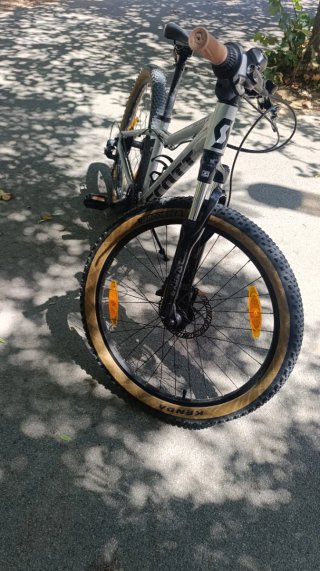 Bicicleta Scott Scale 24 Disc silver