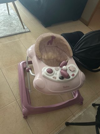 Andador de niña y silla de coche