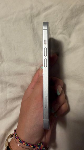 iPhone 15 Plata - Buen Estado