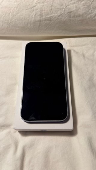 iPhone 15 Plata - Buen Estado