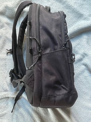 Mochila Coolpack (descosido lateral de 3cm)