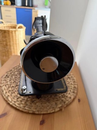 Máquina de coser Alfa antigua