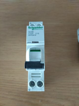 Lote 4 Magnetotérmicos 16A y 20A Schneider Merlin