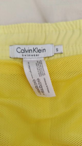 Calvin Klein Shorts Amarillos