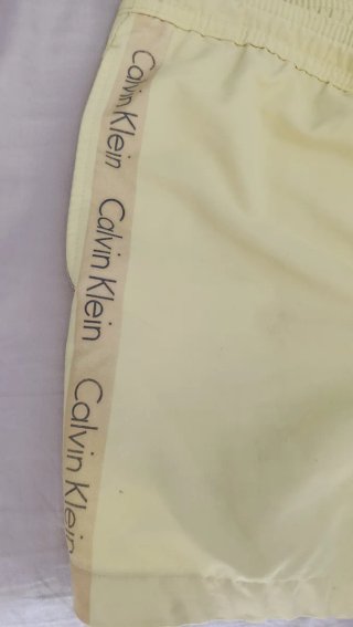 Calvin Klein Shorts Amarillos