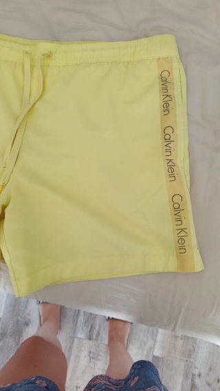 Calvin Klein Shorts Amarillos