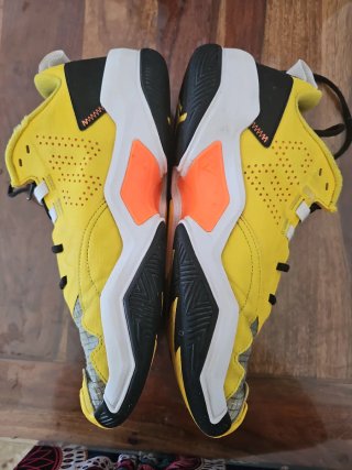 Zapatillas Under Armour Amarillas y Grises