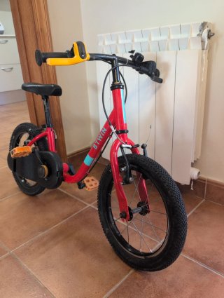 Bicicleta infantil roja