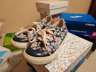 Zapatillas niña flores y cremallera talla 29