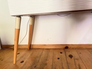Aparador Ikea Bestå con patas