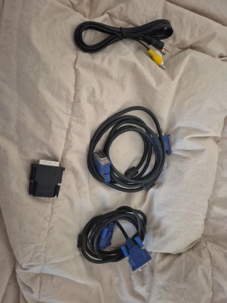 Cables VGA y AV (1€ ud)