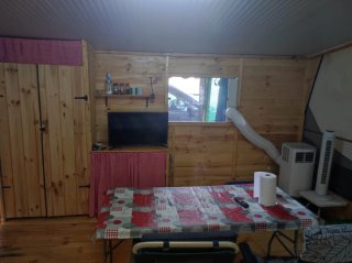 Caravana con casa de madera