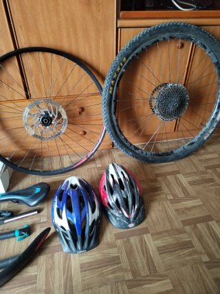 Lote piezas bici: Ruedas d 29, cascos, pedales.. T