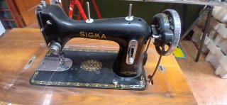 Máquina de coser Sigma antigua
