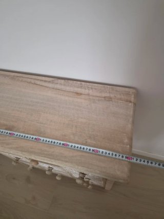 2 mesitas y Cómoda de madera con 9 cajones