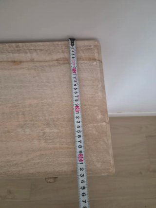 2 mesitas y Cómoda de madera con 9 cajones