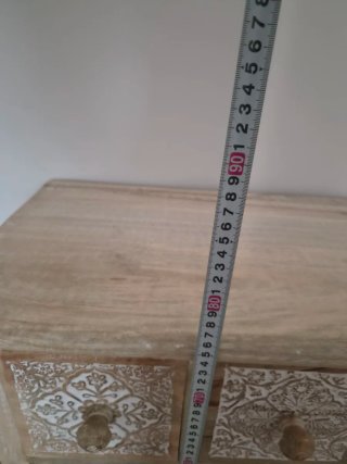 2 mesitas y Cómoda de madera con 9 cajones