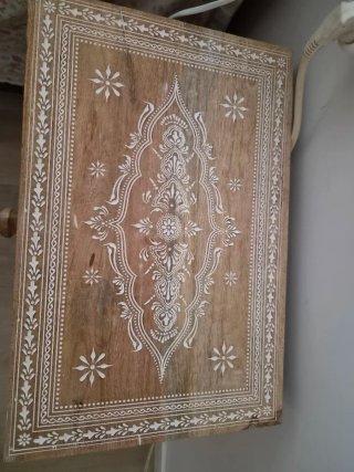 2 mesitas y Cómoda de madera con 9 cajones