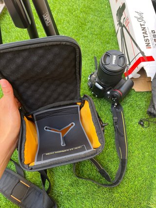 Cámara Nikon Reflex con Funda y Trípode