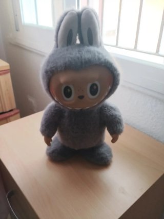 Labubu Peluche Gris Conejo