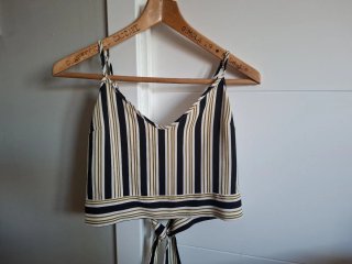 Blusa naranja lunares. Top de tirantes con rayas.
