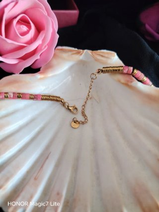 Collana con cuore dorato e perline rosa