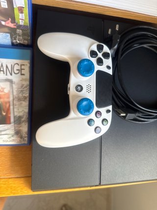 PS4 (PlayStation 4) 500GB + 5 Juegos