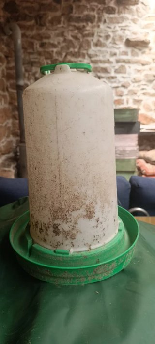 Comederos para animales metálico y rojo