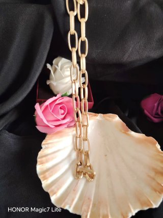 Girocollo con maglie a catena dorata