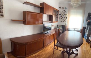 Muebles de salón y mesa extensible madera