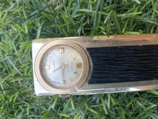 Abrecartas antiguo con reloj